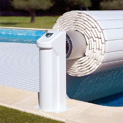 Bahia automatic pool shutter