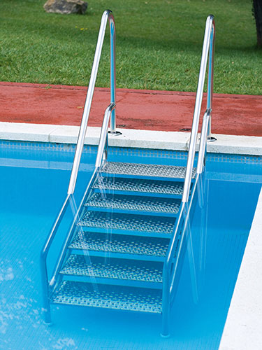 Frontal view Easy Access stainless steel pool ladder