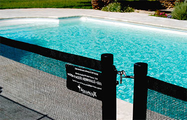 Latch system NORA flexible protective pool barrier 