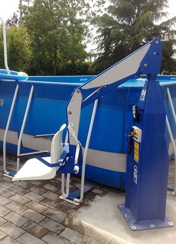 F100 static pool lift in lowered position