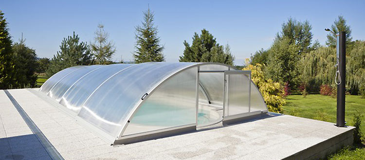 Frégate medium pool enclosure 