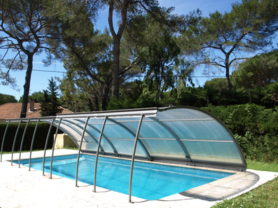 Modulabri low pool enclosure in open position