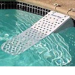 Skamper Ramp for pet pool protection 