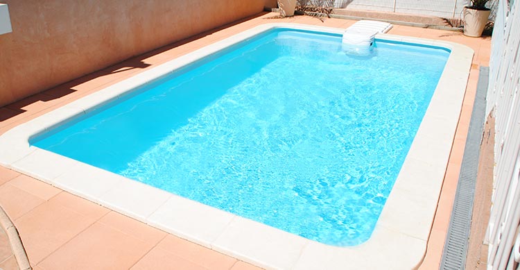 Mancora polyester pool shell with filtration monobloc