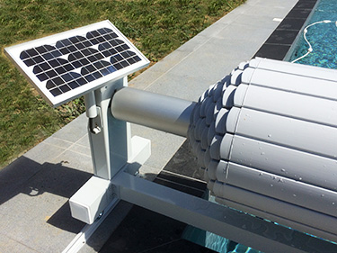 Move and Roll solar panel on axis support