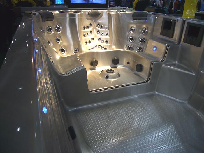 Inner view of QX4 swimspa