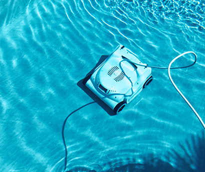 Kwadoo pool cleaner   underwater view